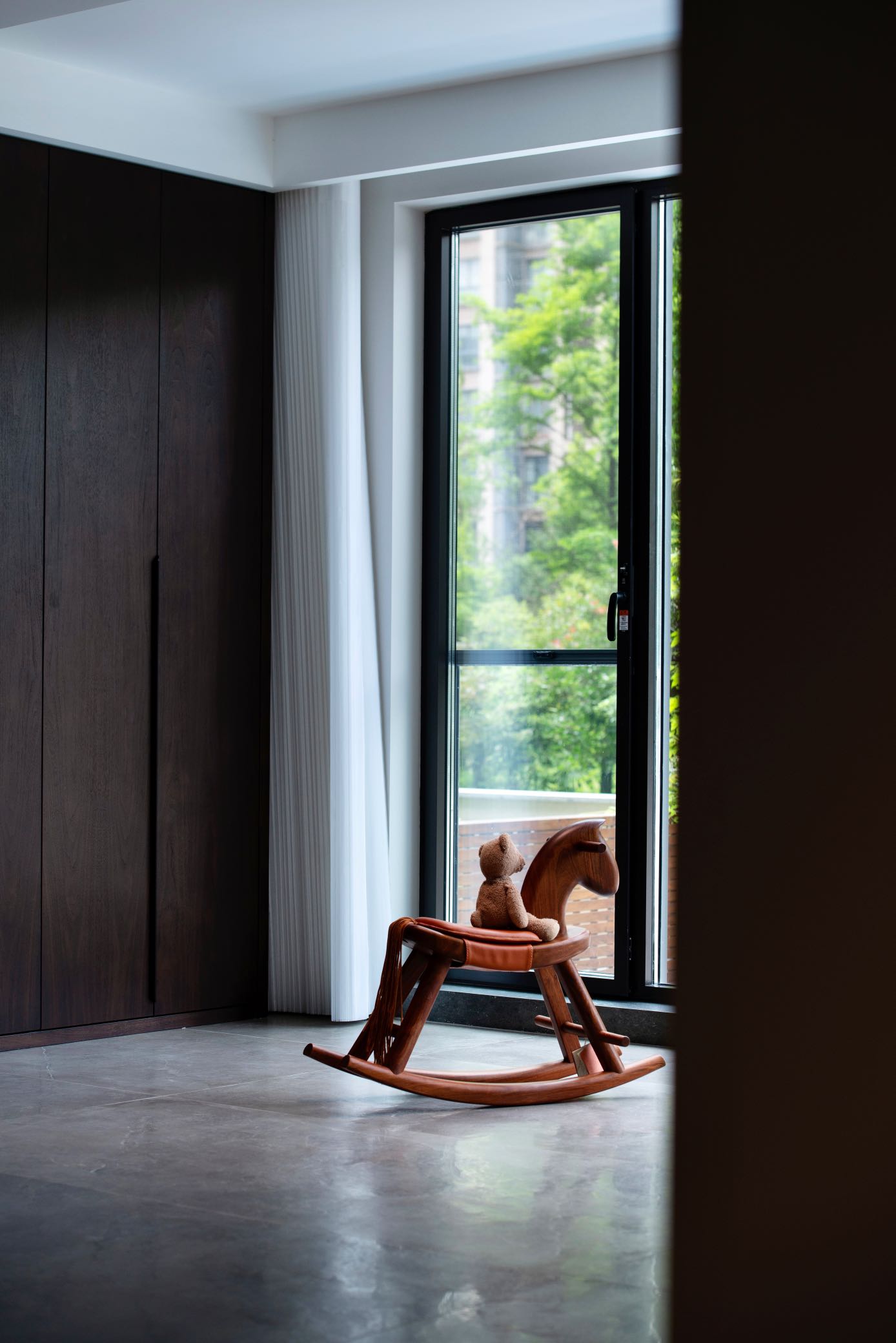 Sleek Ultra Slim Picture