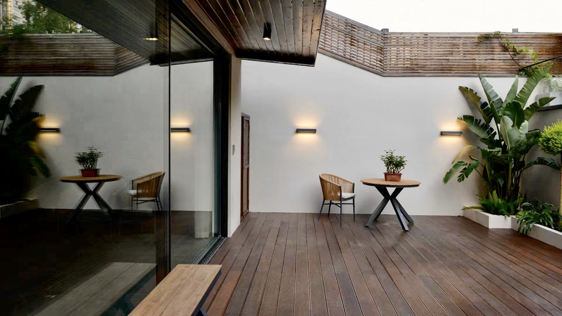 Sleek Ultra Slim Picture