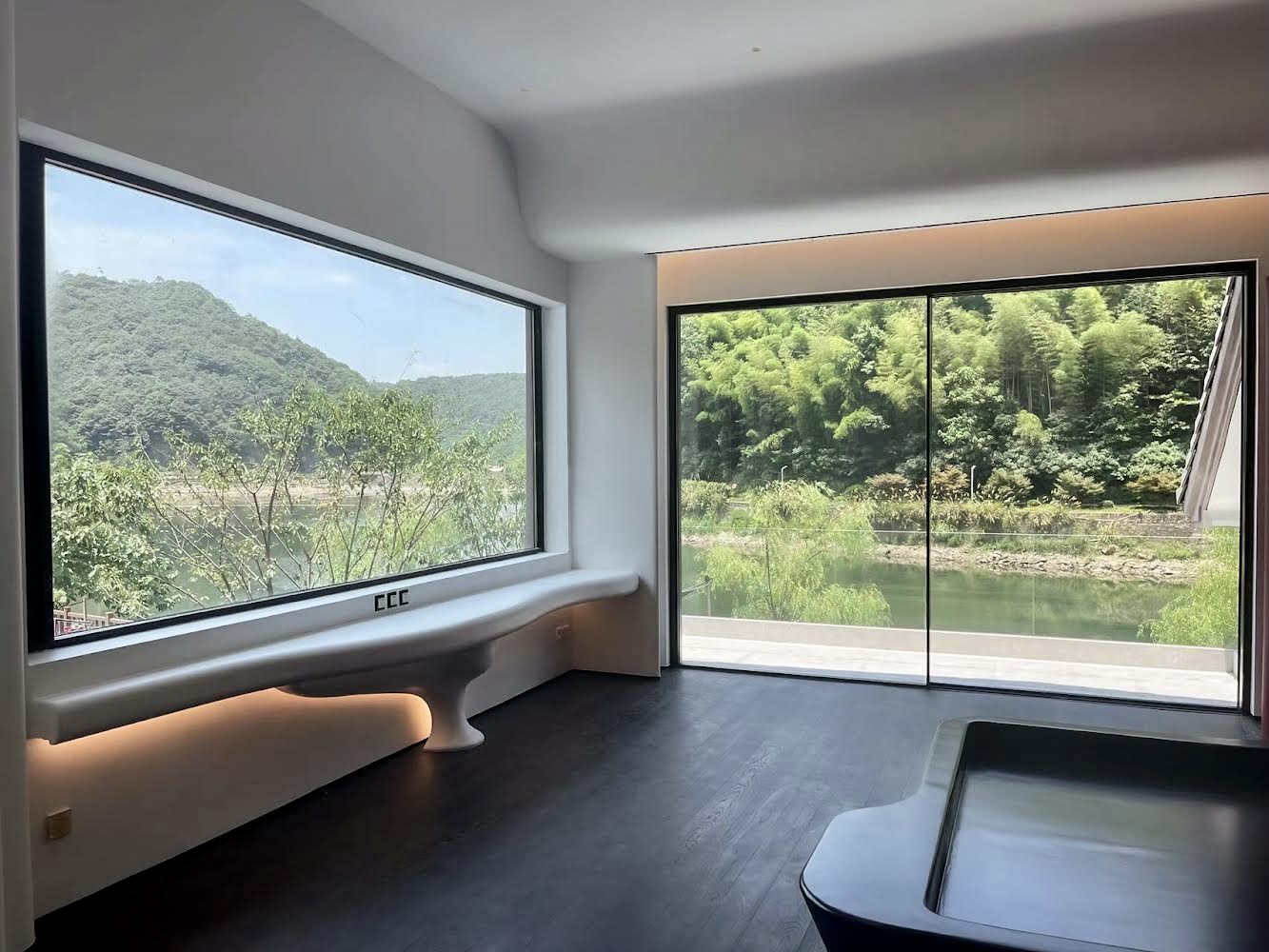 Sleek Ultra Slim Picture