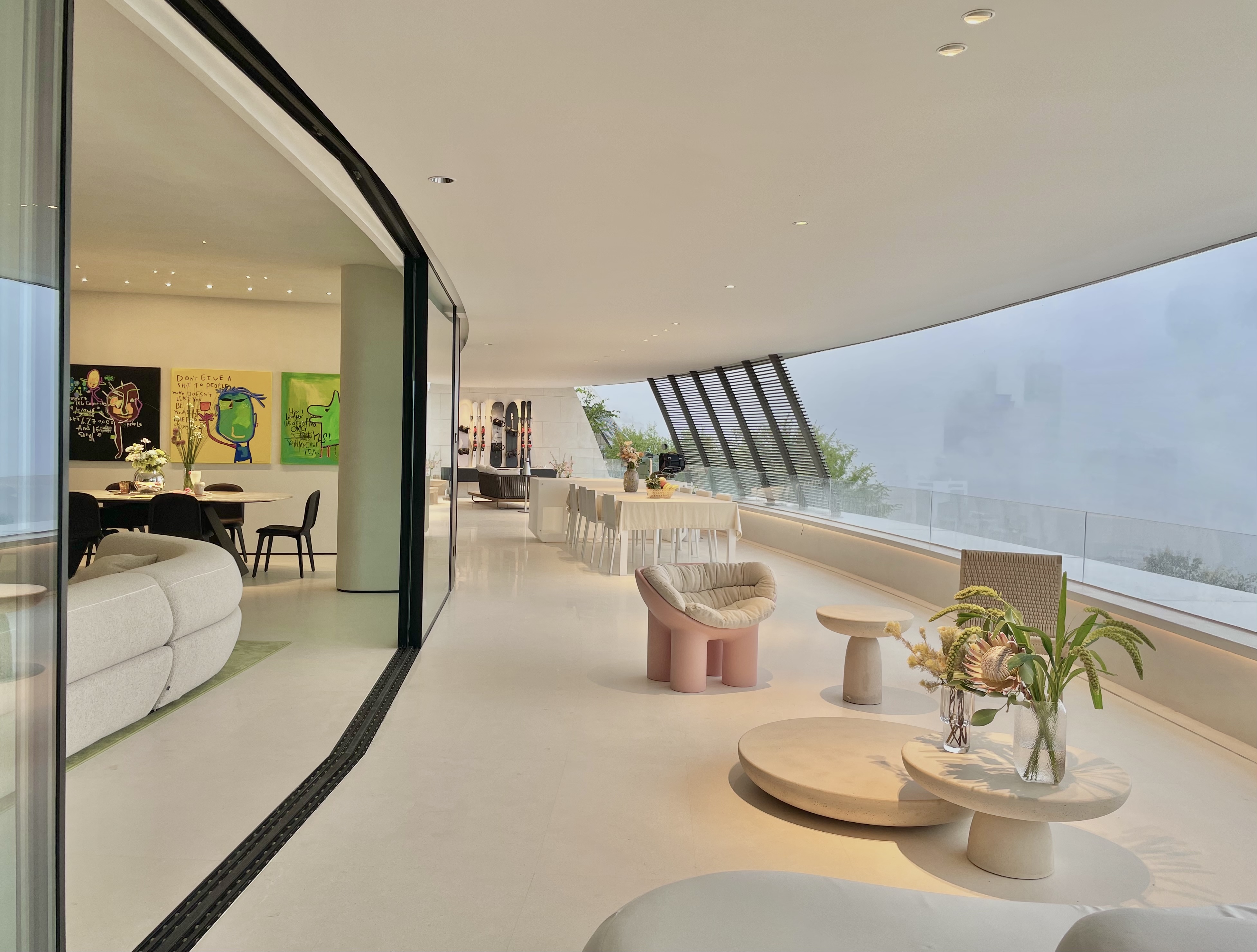 Sleek Ultra Slim Picture